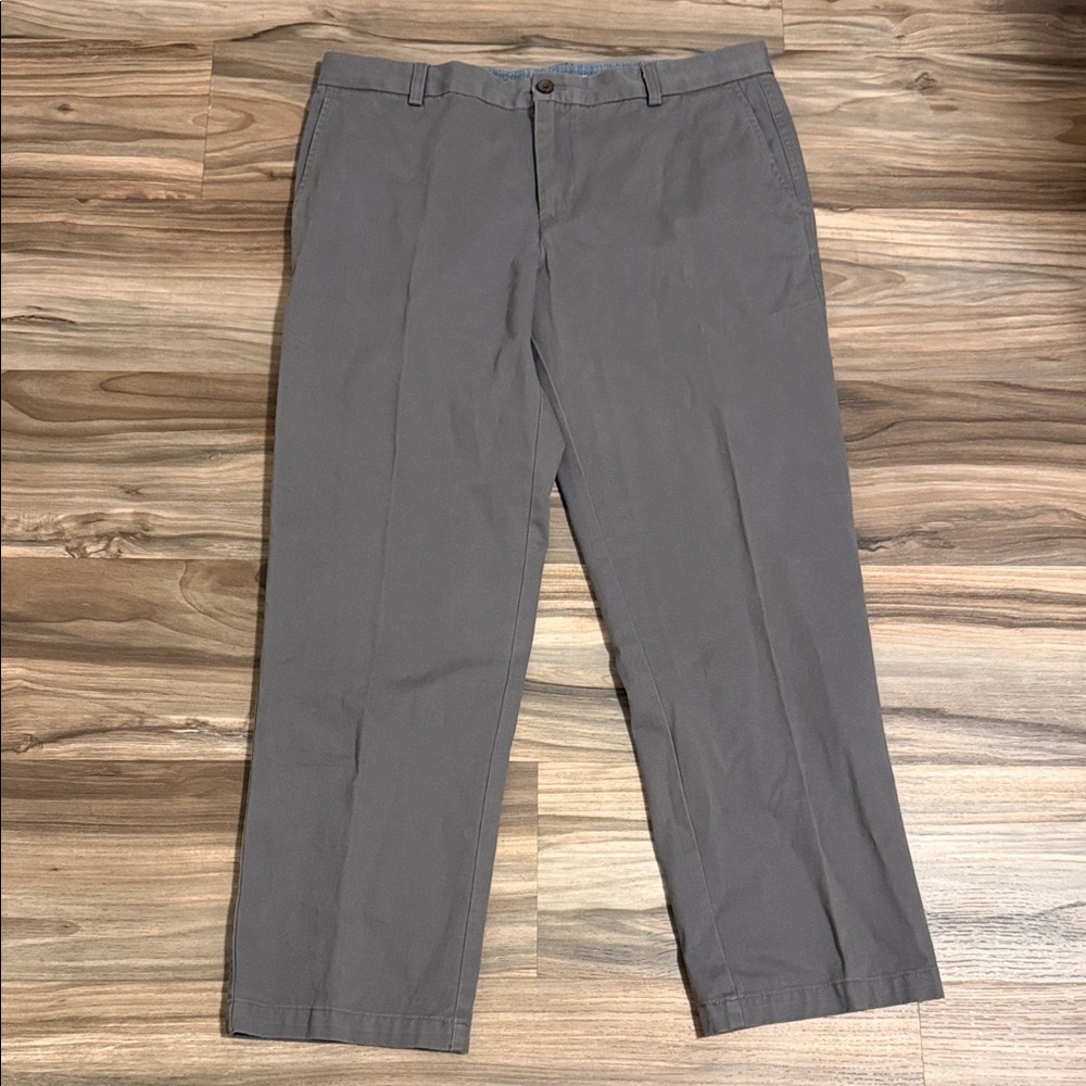 G.H. Bass & Co 36x29 Relaxed Straight Leg Stretch Wilton Chino Pants Gray